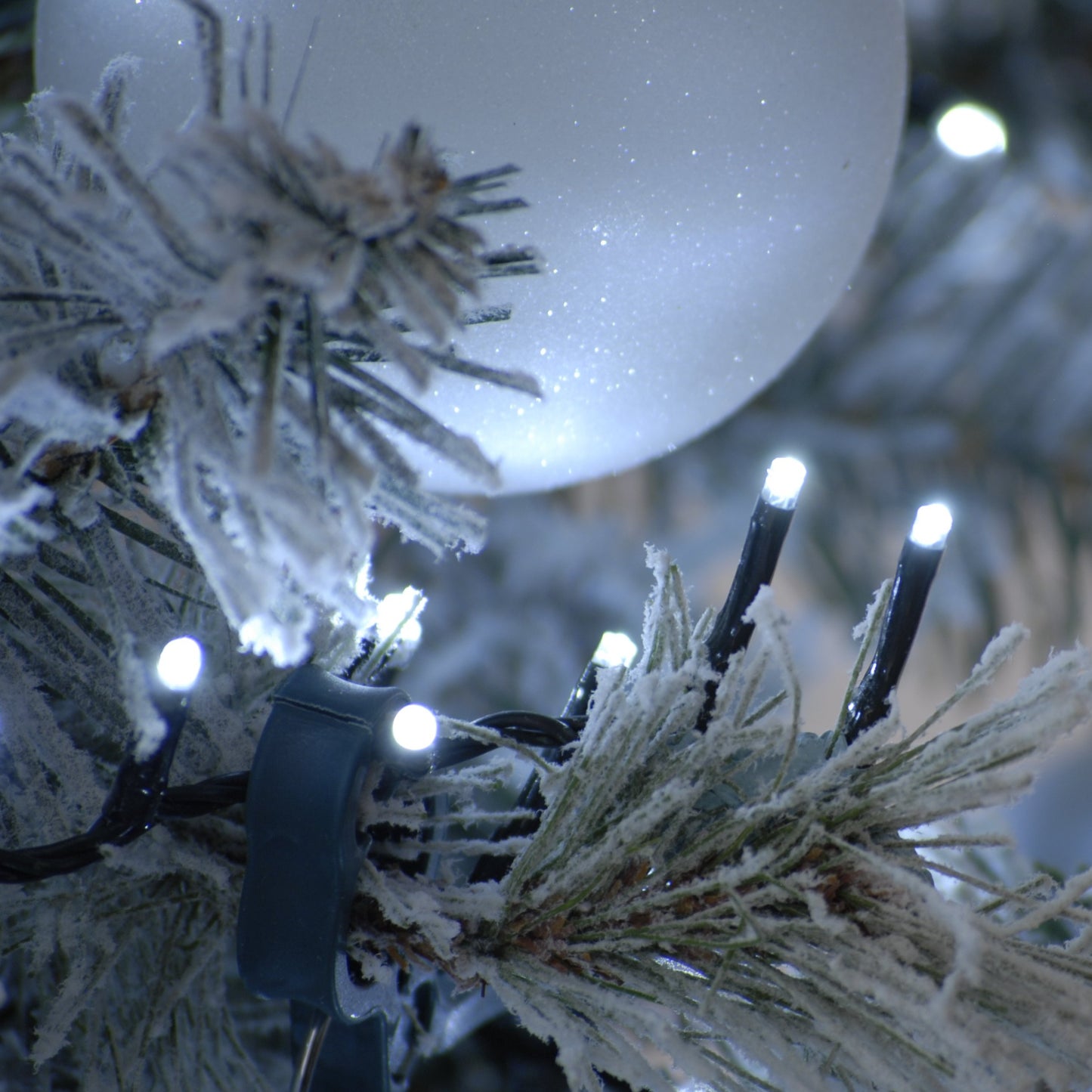 Festive 2000 Cold White Christmas Sparkle Lights