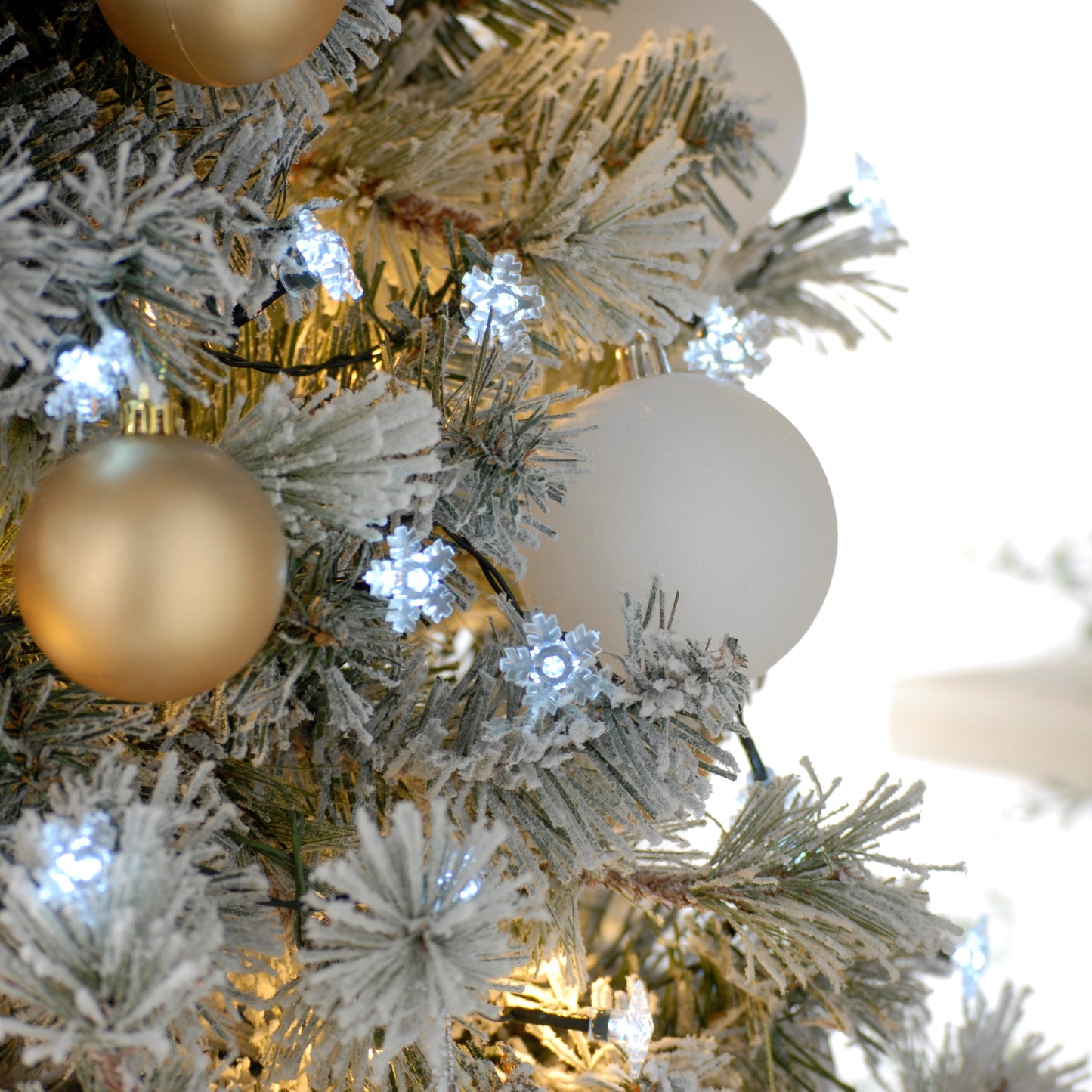 Festive 100 White Snowflake Battery Operated Christmas String Lights