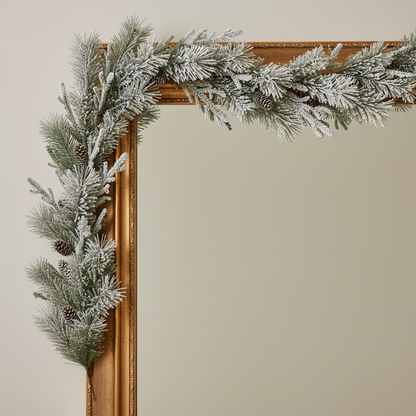 Snowy Pinecone Winter Woodland Christmas Garland