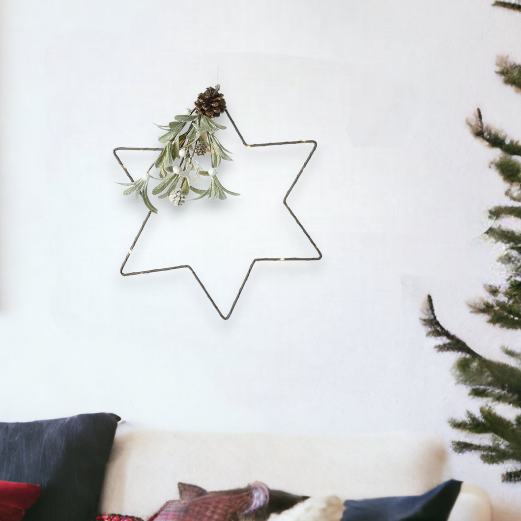 Light Up Festive Star With Mistletoe and Berries