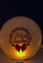 Load and play video in Gallery viewer, Flickering Crackle Effect Lit 15cm Ball with Christmas Wreath Design
